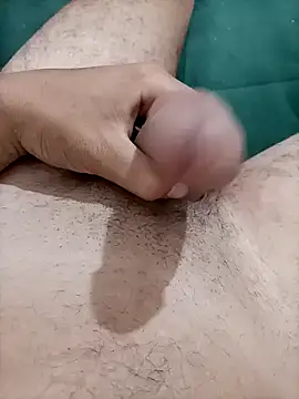 Snapshot of Iliase chatting on 04/04/26, 12:13 Iliase online show from 04/04/26, 12:13