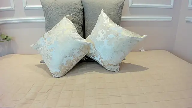 Lucy Canel online show from 11/21/25, 07:12