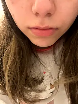 Snapshot of floooohv chatting on 09/25/25, 03:38 floooohv online show from 09/25/25, 03:38