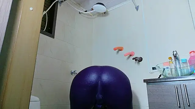 Snapshot of scarlettbooty chatting on 09/24/25, 02:15 scarlettbooty online show from 09/24/25, 02:15