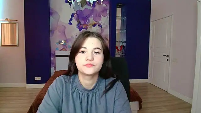 Snapshot of ElinaMils chatting on 03/04/25, 12:33 ElinaMils online show from 03/04/25, 12:33