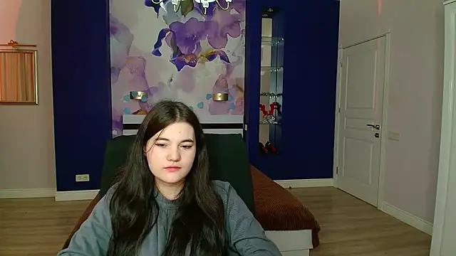 Snapshot of ElinaMils chatting on 03/04/25, 03:37 ElinaMils online show from 03/04/25, 03:37