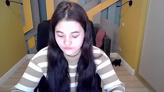 Snapshot of ElinaMils chatting on 03/06/25, 12:19 ElinaMils online show from 03/06/25, 12:19