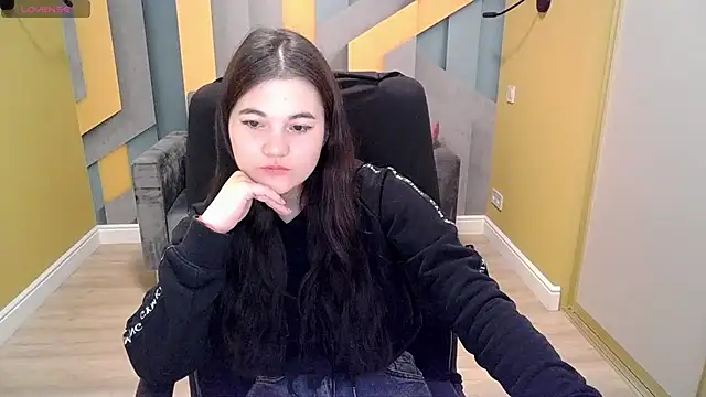 Snapshot of ElinaMils chatting on 03/07/25, 12:23 ElinaMils online show from 03/07/25, 12:23