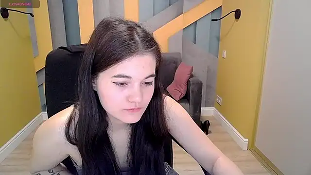 Snapshot of ElinaMils chatting on 03/07/25, 03:28 ElinaMils online show from 03/07/25, 03:28