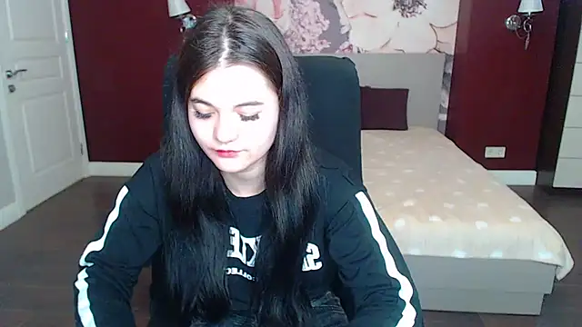 Snapshot of ElinaMils chatting on 03/12/25, 09:34 ElinaMils online show from 03/12/25, 09:34