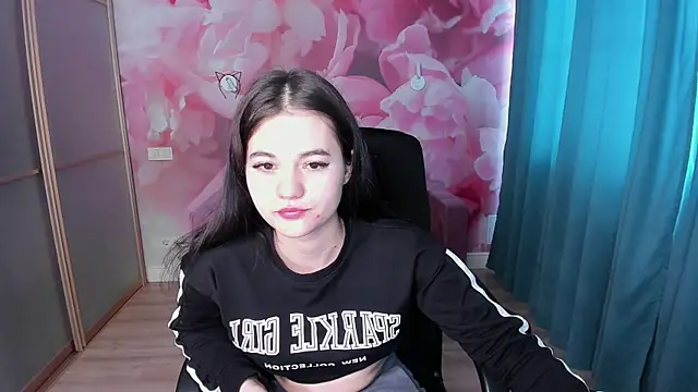 Snapshot of ElinaMils chatting on 03/18/25, 06:36 ElinaMils online show from 03/18/25, 06:36