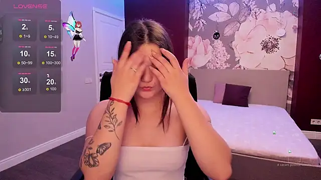 Snapshot of ElinaMils chatting on 10/08/25, 11:41 ElinaMils online show from 10/08/25, 11:41