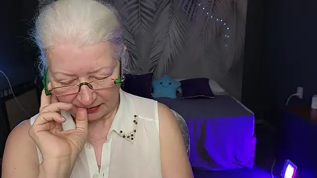 Maya Mayflower online show from 03/09/25, 02:43