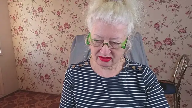 Maya Mayflower online show from 10/17/25, 04:04