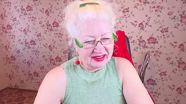 Maya Mayflower online show from 10/31/25, 04:02