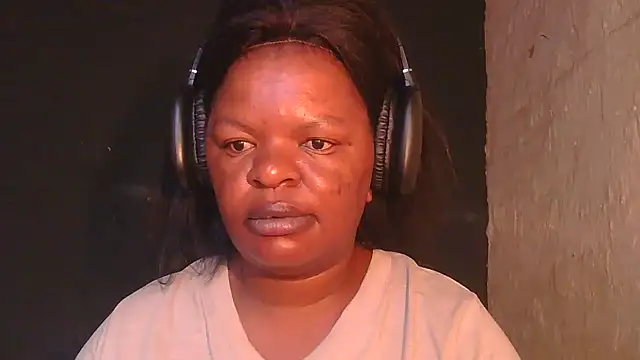 Snapshot of ebony_rose11 chatting on 01/13/26, 04:18 ebony rose11 online show from 01/13/26, 04:18