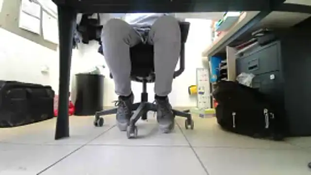 Snapshot of GM51-1988 chatting on 03/24/26, 04:34 GM51-1988 online show from 03/24/26, 04:34