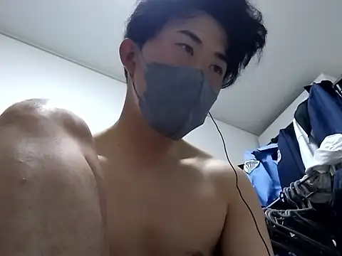 Snapshot of taaaaaa- chatting on 04/15/26, 12:23 taaaaaa- online show from 04/15/26, 12:23