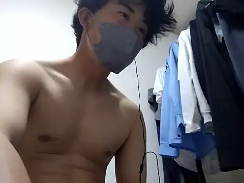 Snapshot of taaaaaa- chatting on 05/18/26, 12:11 taaaaaa- online show from 05/18/26, 12:11