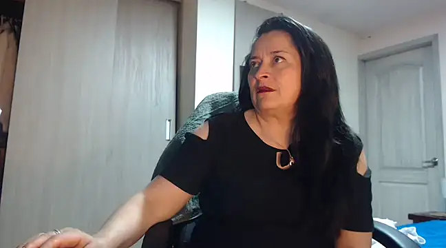 Snapshot of mia_florens chatting on 03/20/25, 03:13 mia florens online show from 03/20/25, 03:13