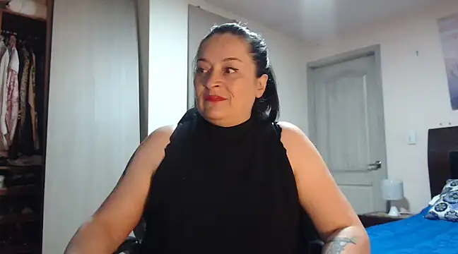 Snapshot of mia_florens chatting on 03/22/25, 02:37 mia florens online show from 03/22/25, 02:37