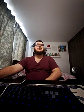 Snapshot of Edmund98 chatting on 11/07/25, 07:58 Edmund98 online show from 11/07/25, 07:58