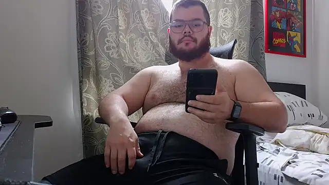 Snapshot of Edmund98 chatting on 02/06/26, 06:22 Edmund98 online show from 02/06/26, 06:22