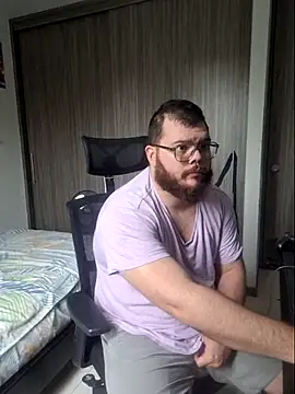 Snapshot of Edmund98 chatting on 02/24/26, 01:53 Edmund98 online show from 02/24/26, 01:53