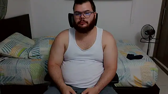 Snapshot of Edmund98 chatting on 02/25/26, 01:59 Edmund98 online show from 02/25/26, 01:59