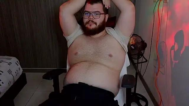 Snapshot of Edmund98 chatting on 02/26/26, 02:10 Edmund98 online show from 02/26/26, 02:10