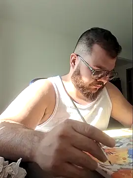 Snapshot of Edmund98 chatting on 03/04/26, 01:28 Edmund98 online show from 03/04/26, 01:28