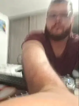 Snapshot of Edmund98 chatting on 03/05/26, 01:34 Edmund98 online show from 03/05/26, 01:34