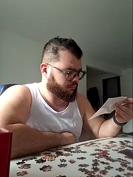 Snapshot of Edmund98 chatting on 03/12/26, 01:28 Edmund98 online show from 03/12/26, 01:28