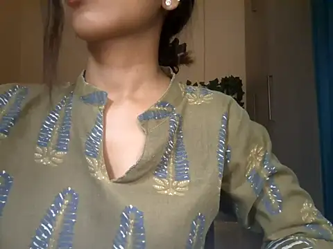 Queen Ayeshaa online show from 03/19/25, 07:49