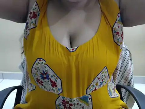 Snapshot of Surjeet_Kaur chatting on 05/07/26, 05:13 Surjeet Kaur online show from 05/07/26, 05:13