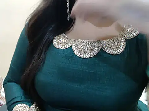 Snapshot of Surjeet_Kaur chatting on 06/17/26, 07:22 Surjeet Kaur online show from 06/17/26, 07:22