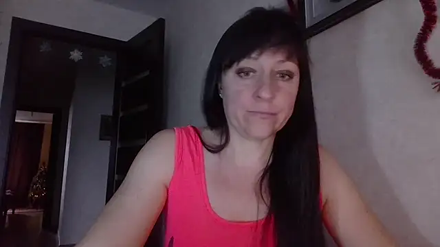 Snapshot of CarolinaReaperRed chatting on 12/21/25, 08:43 CarolinaReaperRed online show from 12/21/25, 08:43