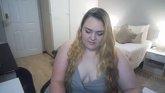 Snapshot of Neytjie chatting on 11/18/25, 06:12 Neytjie online show from 11/18/25, 06:12
