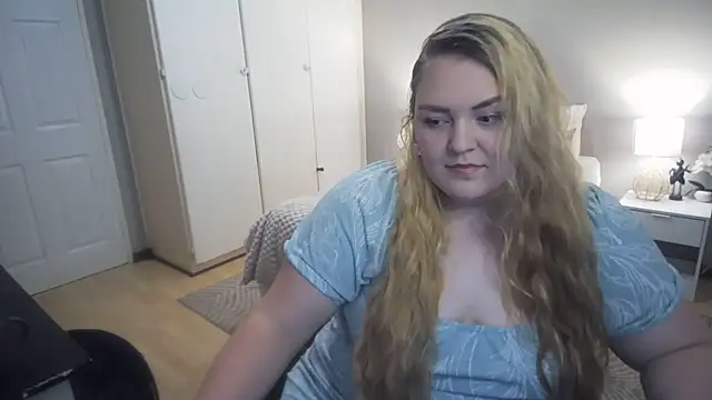 Snapshot of Neytjie chatting on 11/20/25, 06:07 Neytjie online show from 11/20/25, 06:07