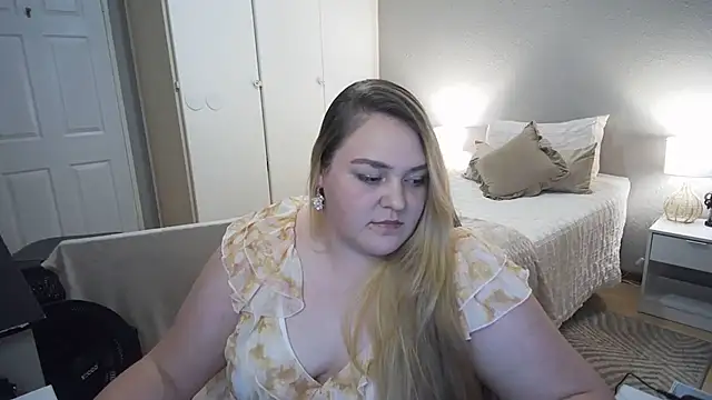 Snapshot of Neytjie chatting on 11/26/25, 05:47 Neytjie online show from 11/26/25, 05:47