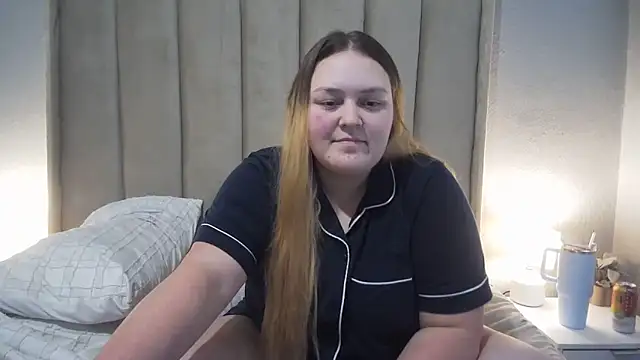 Snapshot of Neytjie chatting on 05/23/26, 01:48 Neytjie online show from 05/23/26, 01:48