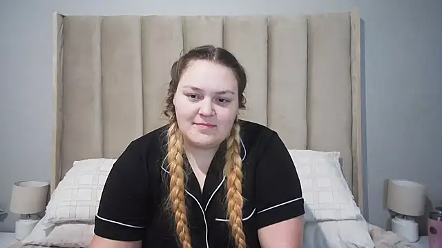 Snapshot of Neytjie chatting on 06/29/26, 04:08 Neytjie online show from 06/29/26, 04:08