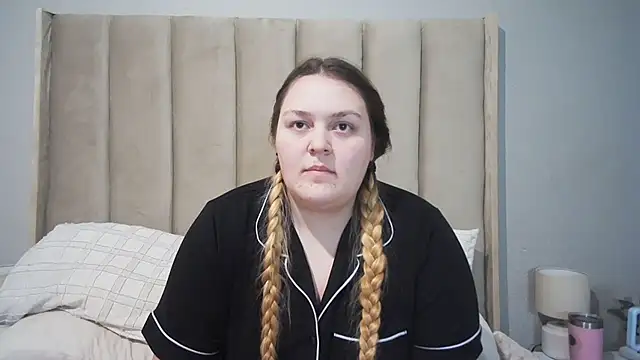 Snapshot of Neytjie chatting on 07/04/26, 06:03 Neytjie online show from 07/04/26, 06:03