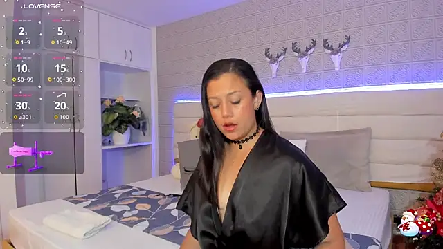 LeilaHiuston online show from 11/06/25, 08:32