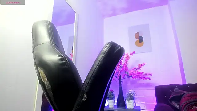 Snapshot of Ayliinn_ chatting on 03/21/26, 08:19 Ayliinn online show from 03/21/26, 08:19