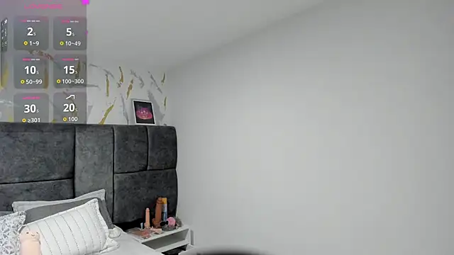 Snapshot of Cristal_Velle chatting on 11/23/25, 12:27 Cristal Velle online show from 11/23/25, 12:27