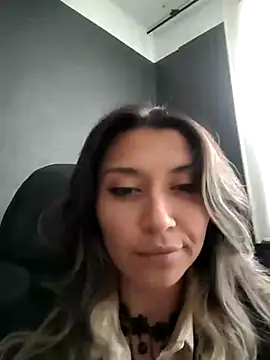 Isabella Varella online show from 03/10/25, 01:21