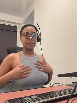Snapshot of Melia_Rayne chatting on 03/20/26, 10:42 Melia Rayne online show from 03/20/26, 10:42