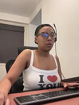 Snapshot of Melia_Rayne chatting on 03/23/26, 10:19 Melia Rayne online show from 03/23/26, 10:19