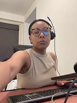 Snapshot of Melia_Rayne chatting on 03/24/26, 10:20 Melia Rayne online show from 03/24/26, 10:20