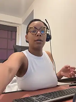 Snapshot of Melia_Rayne chatting on 03/30/26, 09:32 Melia Rayne online show from 03/30/26, 09:32