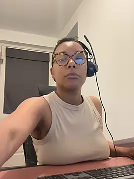 Snapshot of Melia_Rayne chatting on 04/16/26, 09:43 Melia Rayne online show from 04/16/26, 09:43