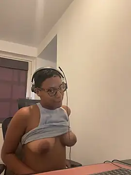 Snapshot of Melia_Rayne chatting on 06/29/26, 09:48 Melia Rayne online show from 06/29/26, 09:48