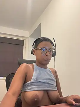 Snapshot of Melia_Rayne chatting on 06/29/26, 10:15 Melia Rayne online show from 06/29/26, 10:15